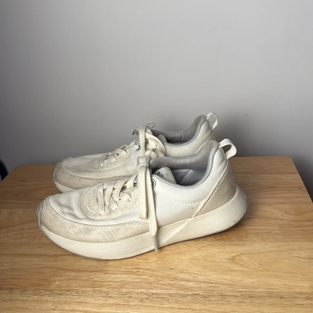Allbirds Women’s Everyday Couriers in white/cream size 7